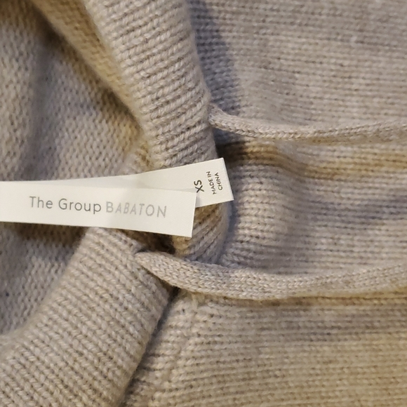 Aritzia Cashmere Sweater - Picture 3 of 9